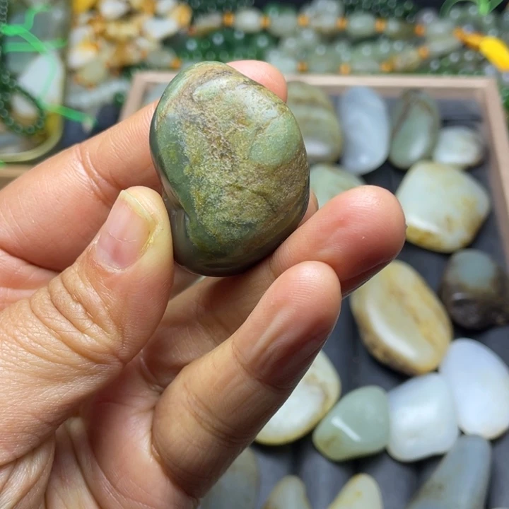 和田玉未镶嵌珠宝半成品
