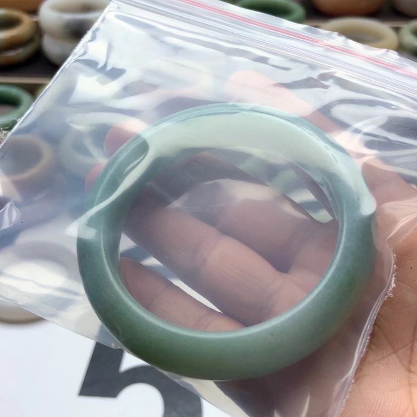 【闪购商品】石英质玉手镯未镶嵌一***?