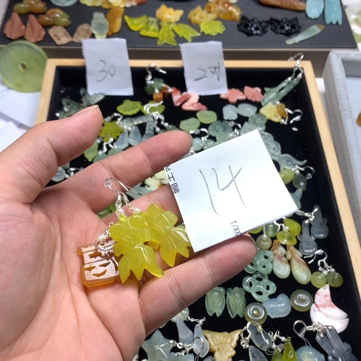 蛇纹石玉耳钉足银镀金镶嵌梦**五