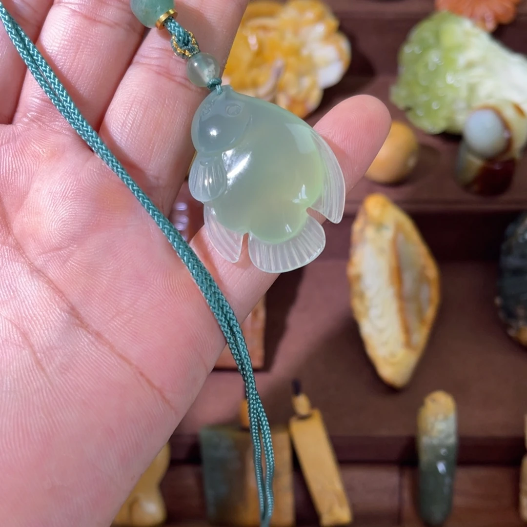 蛇纹石玉未镶嵌颈饰