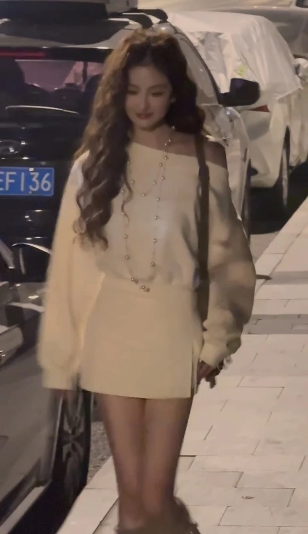 2025春秋新款慵懒风宽松露肩短款卫衣女高腰休闲包臀短裙两件套