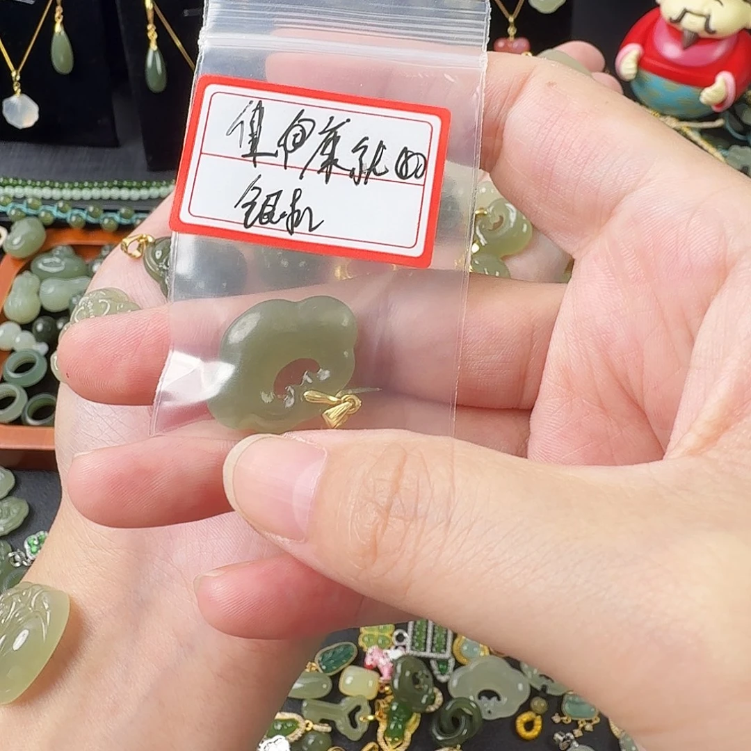 健***好和田玉未镶嵌颈饰