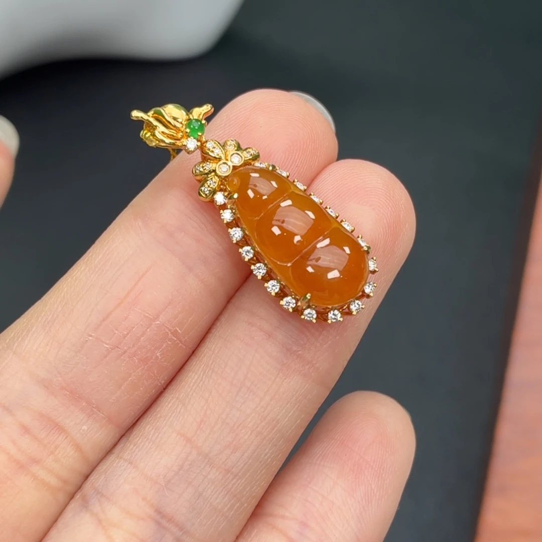 翡翠18K金镶嵌颈饰