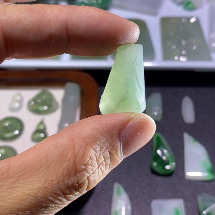 翡翠未镶嵌颈饰翡翠