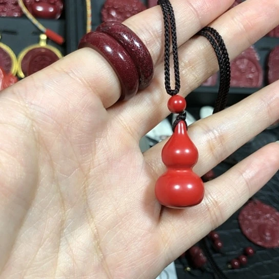 天然辰砂红砂葫芦吊坠