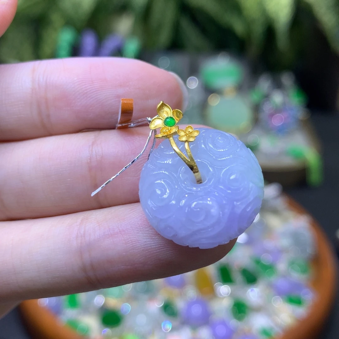 颈饰18K金镶嵌翡翠