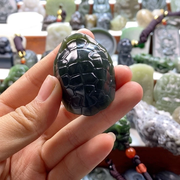 和田玉颈饰未镶嵌妙**?