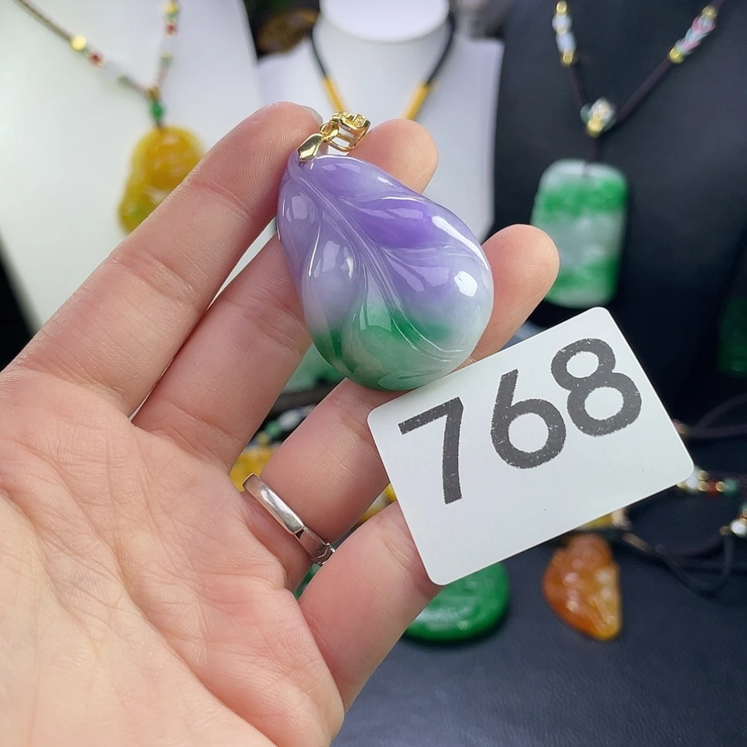 翡翠未镶嵌吊坠(赠链)