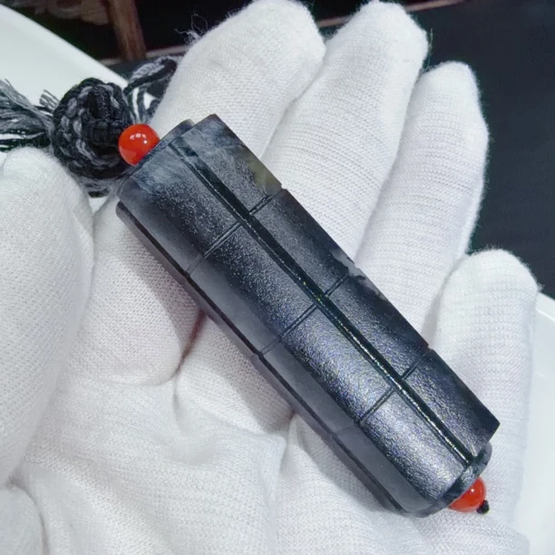 【伟伟鉴定】和田玉 新疆 籽 料 墨玉 玉琮 吊坠 59×16×16 时尚精品