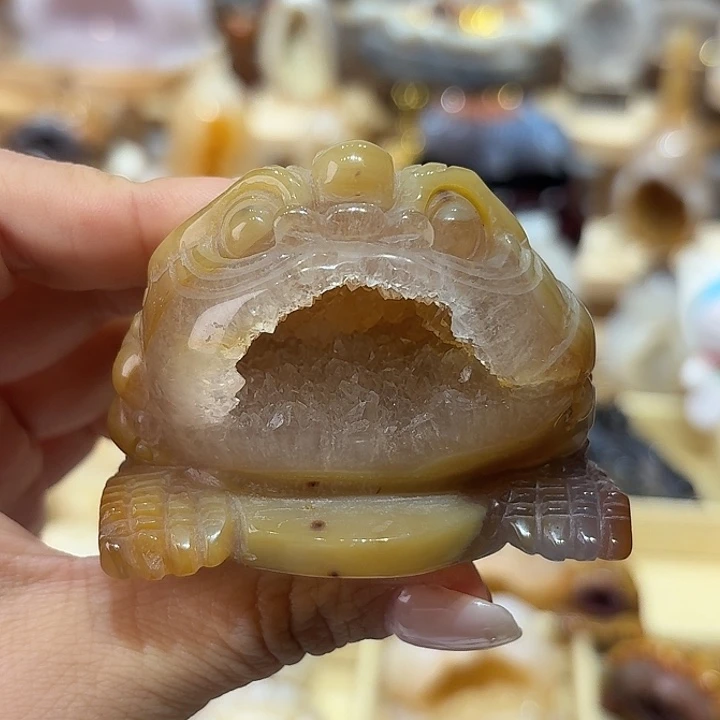 玛瑙/玉髓未镶嵌水晶俏色金蟾