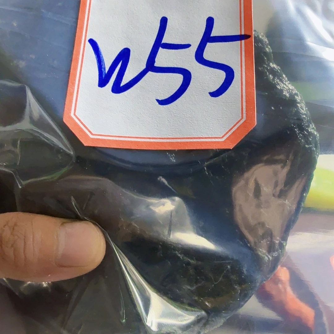 用***2未镶嵌蛇纹石玉原石料