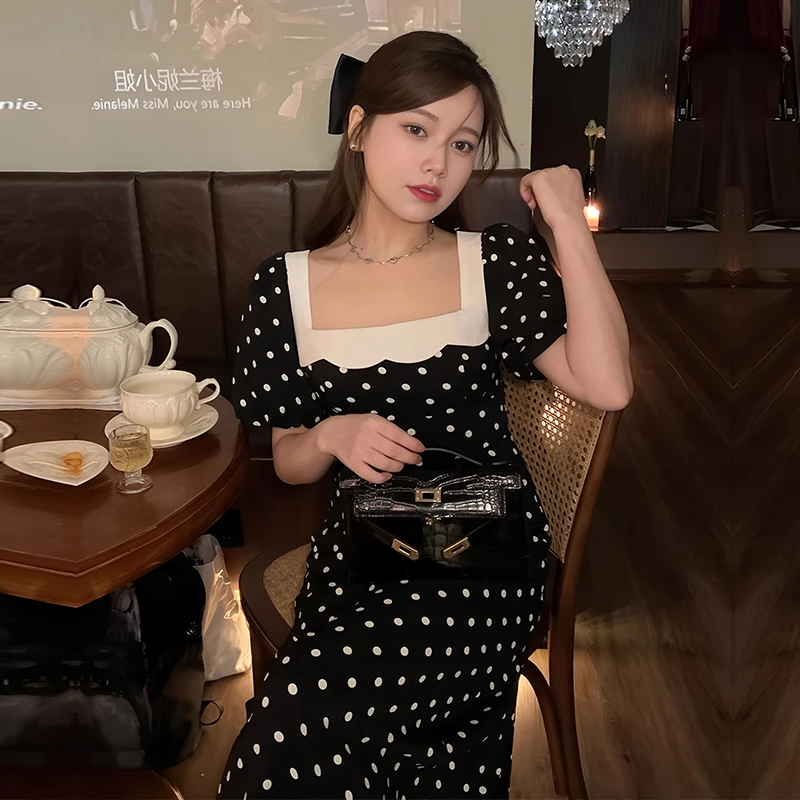 2025夏季大码女装港风复古波点连衣裙女胖mm法式方领显瘦短袖长裙