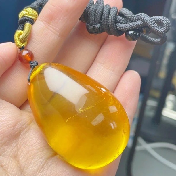 净水圆蛋琥珀蜜蜡吊坠49×31