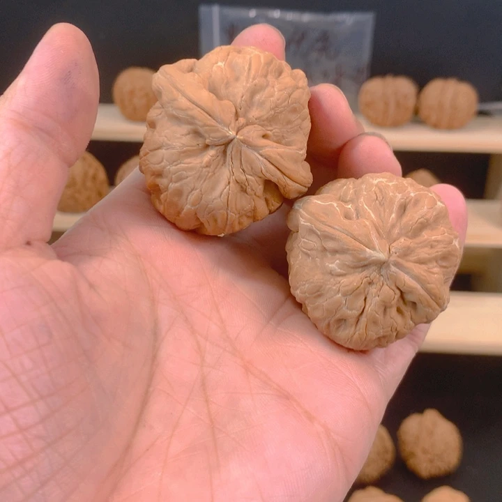 温***狼吊坠文玩核桃驴打滚