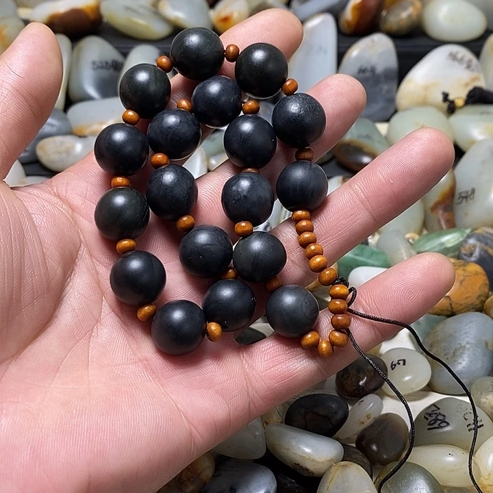 和田玉未镶嵌颈饰手把件绳