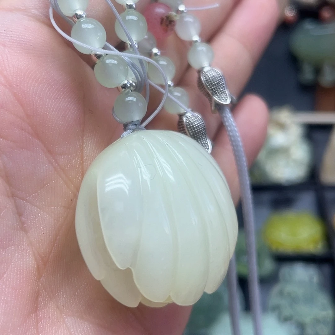 蛇纹石玉未镶嵌颈饰