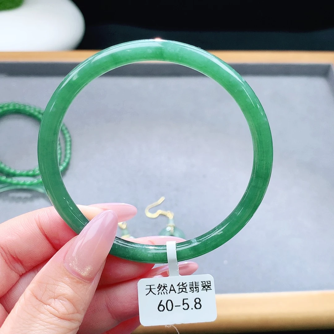 未镶嵌手镯（圆镯）翡翠