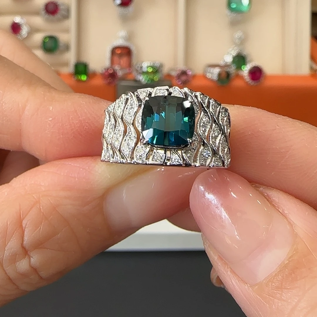 18K金镶嵌碧玺戒指2.47ct