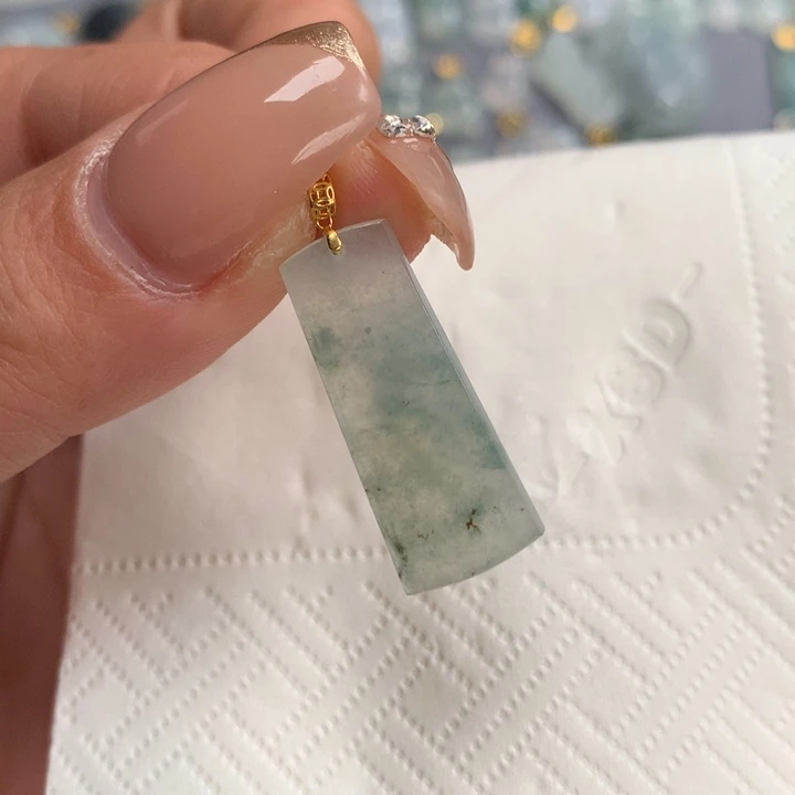 翡翠颈饰18K金镶嵌i*儿无事牌