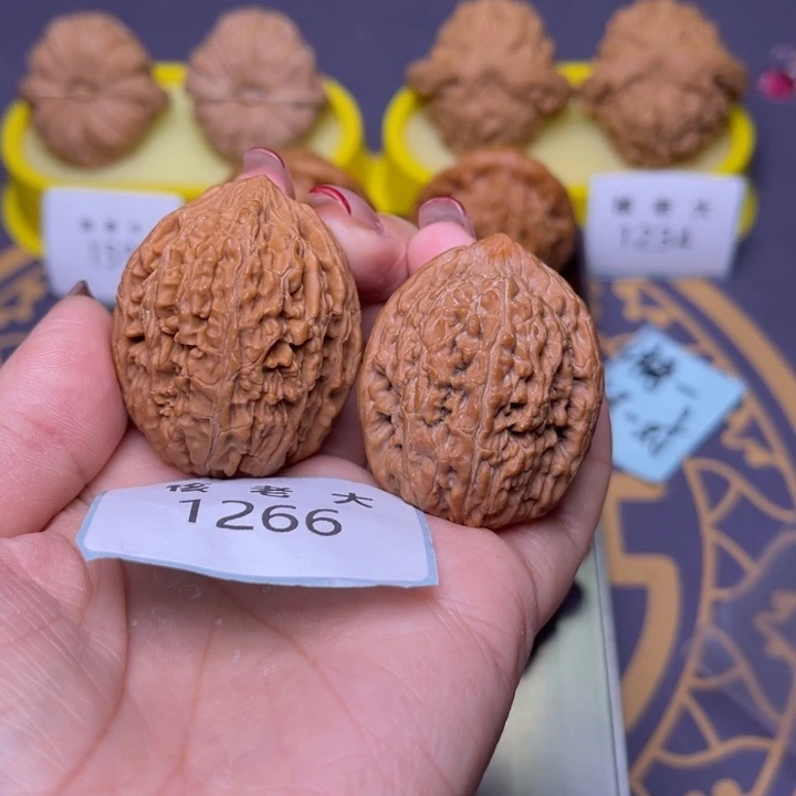 沉***。文玩核桃把件大蒜头35.1266