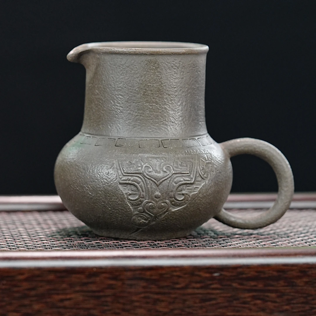 宜兴原矿紫砂青段全手工制作刻绘饕餮纹公道杯天青中式纯手工