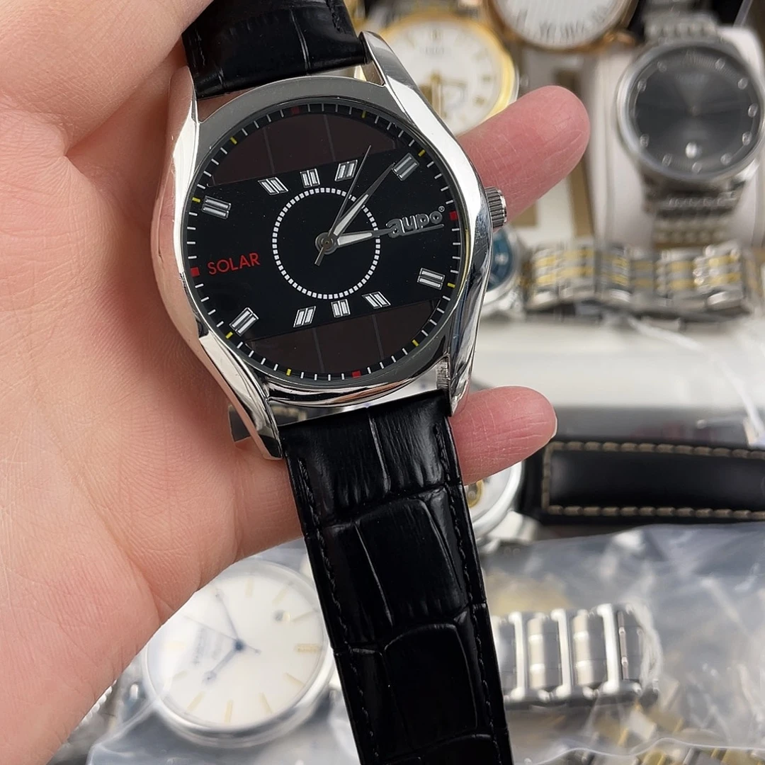 钢锻造碳光动能机芯