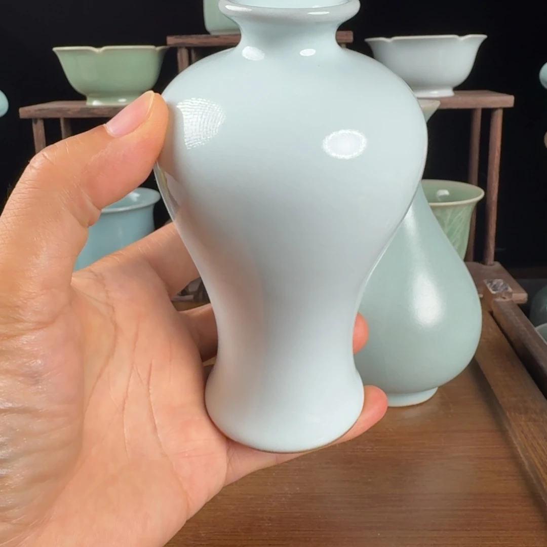 摆件汝瓷月白小梅瓶原矿原釉