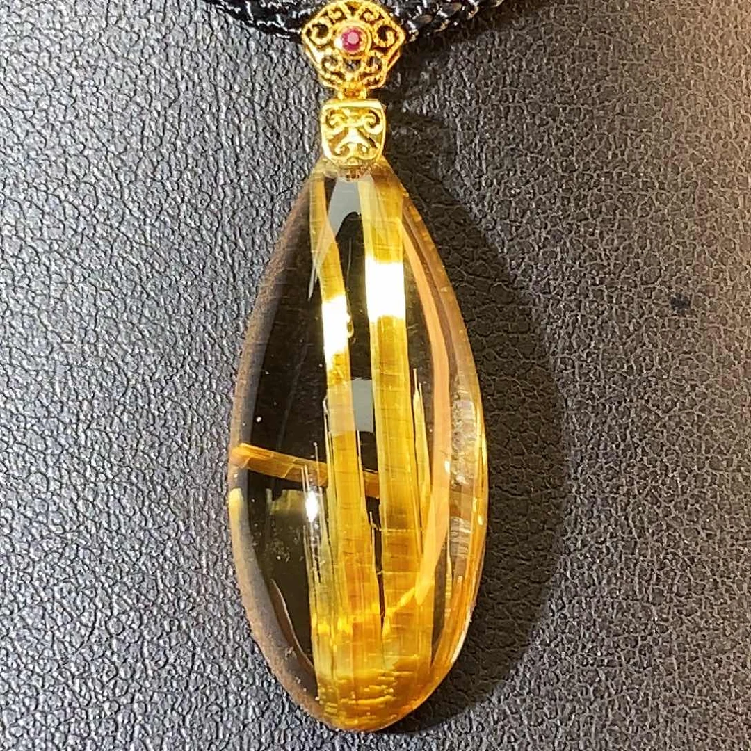 水晶颈饰18K金镶嵌天然透体顺板钛晶水滴吊坠