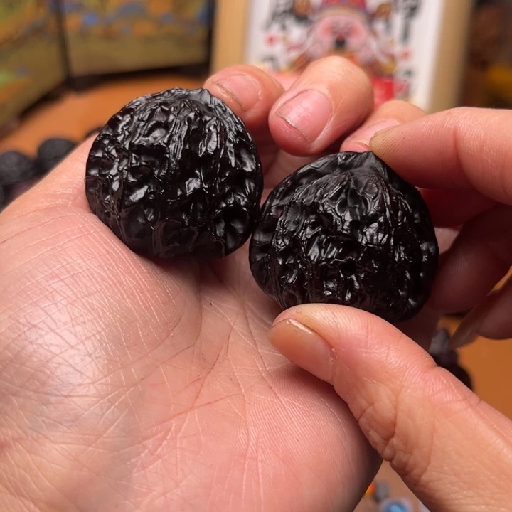 核桃地闷文玩手把件三连败 35 吃 47