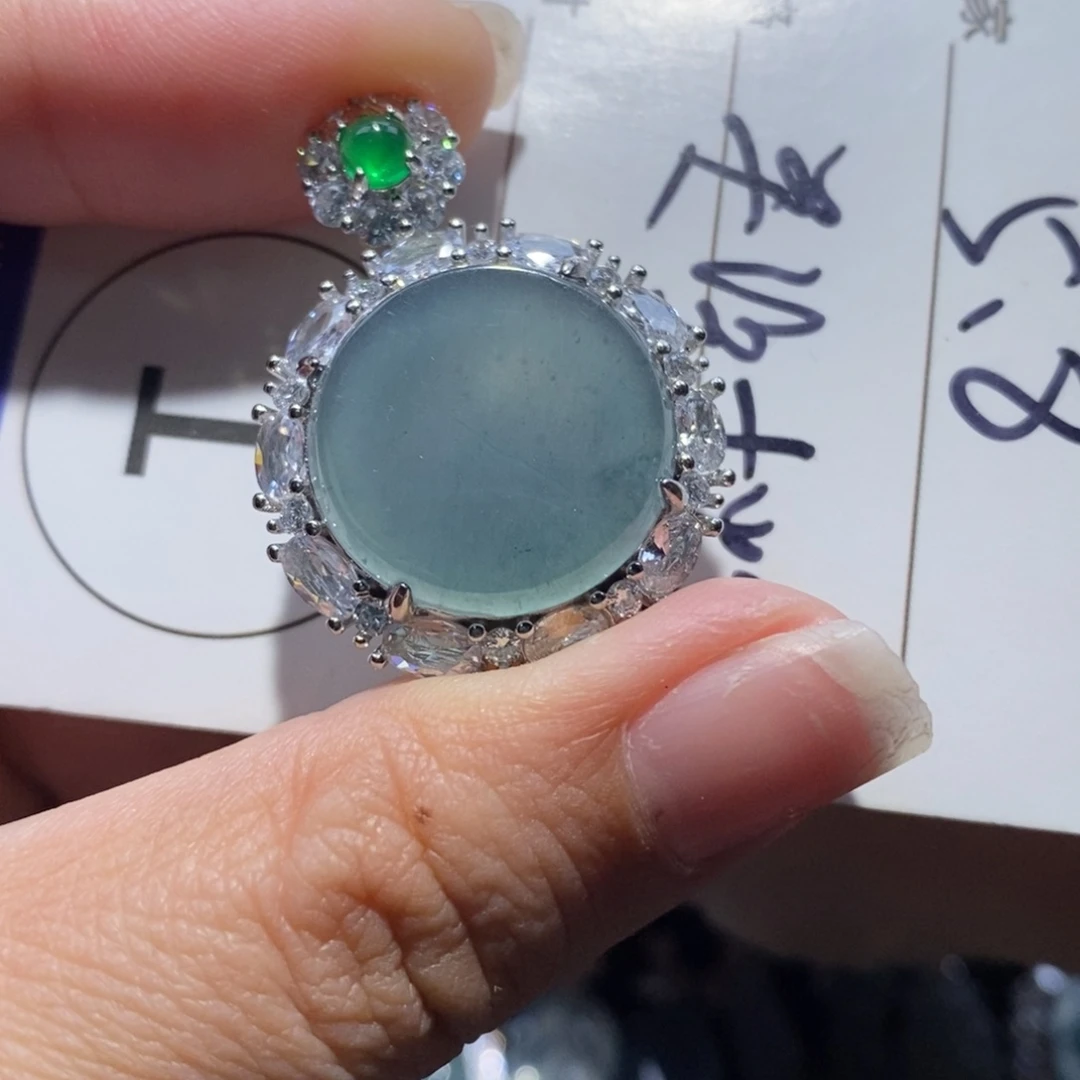 吕***州翡翠未镶嵌颈饰翡翠