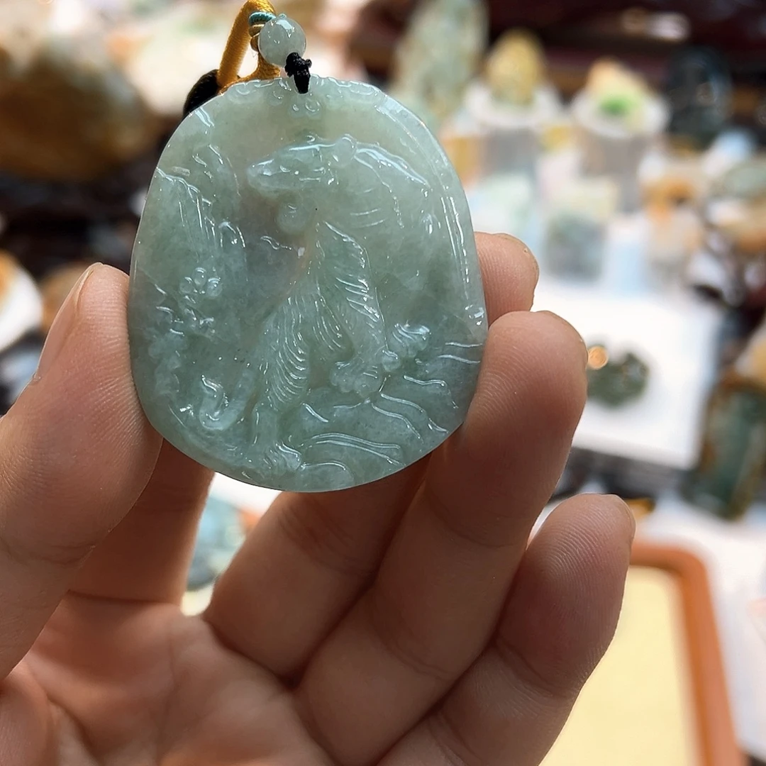 翡翠未镶嵌颈饰挂件