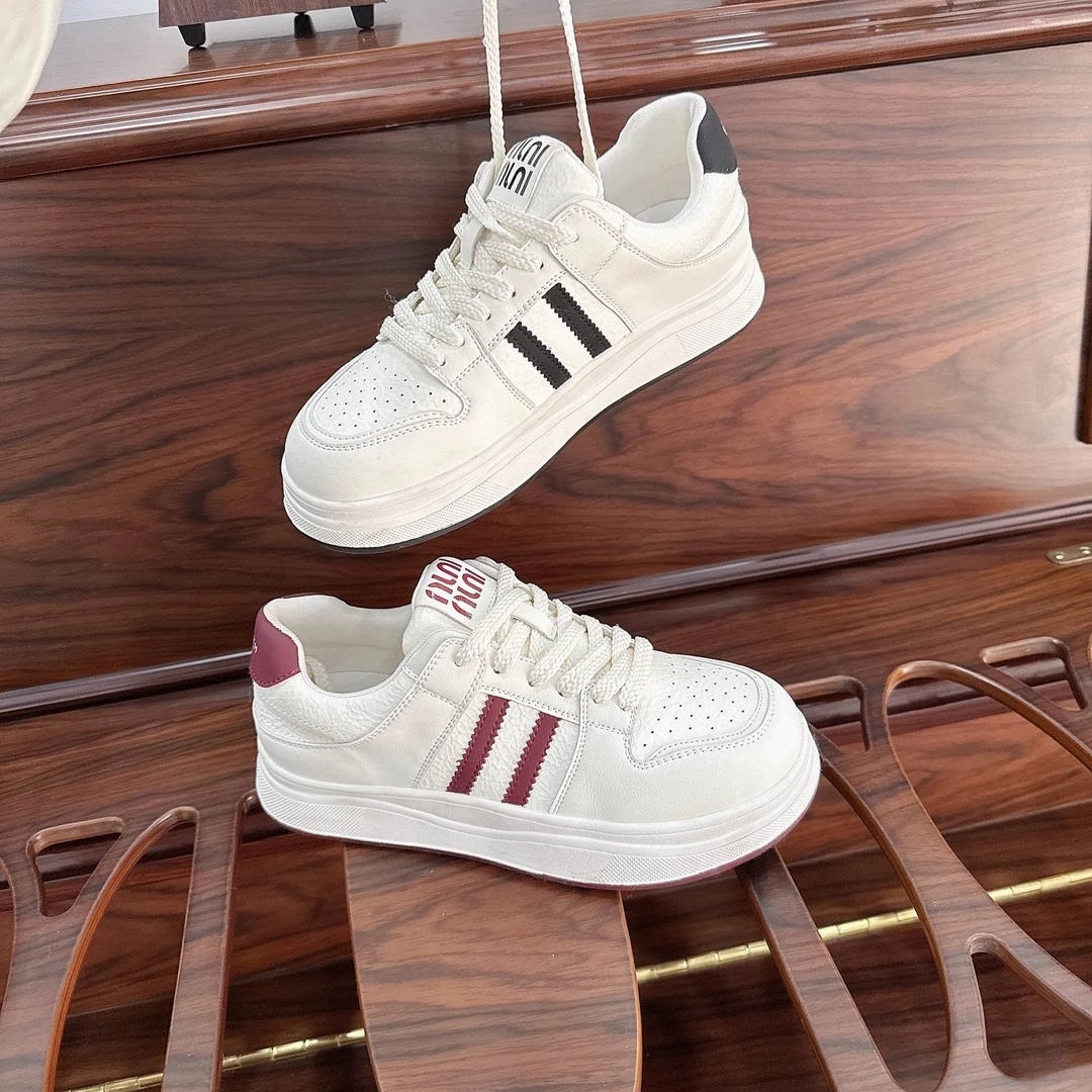 梦娇花女鞋特大码2025春季新款小白鞋百搭真皮板鞋运动潮鞋