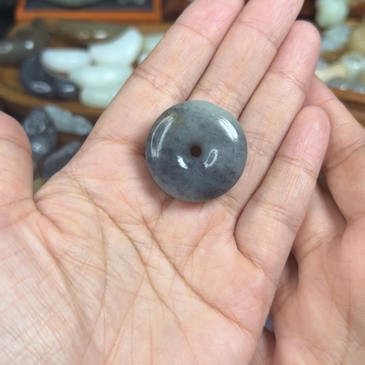颈饰未镶嵌和田玉（糖玉）陈**?