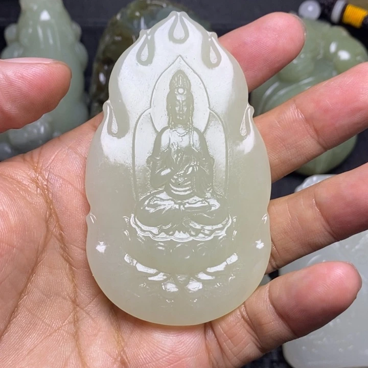 和田玉未镶嵌颈饰独**醉