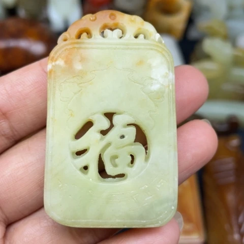 未镶嵌蛇纹石玉颈饰49
