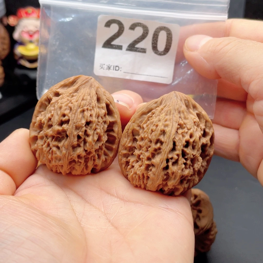 把件文玩核桃南疆凹底三角高40