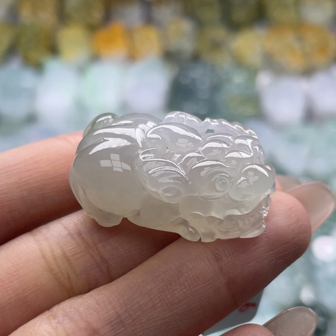 翡翠未镶嵌颈饰貔貅