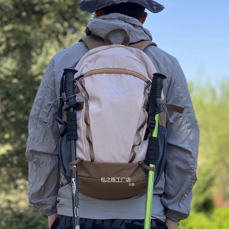 城市户外通勤双肩包背包防水旅行包轻量书包大学生户外徒步登山包