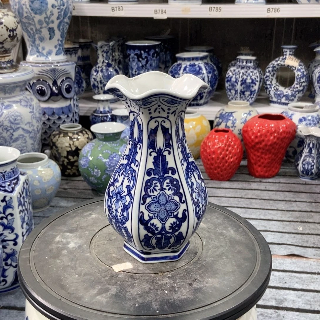 摆件花瓶手绘釉下彩