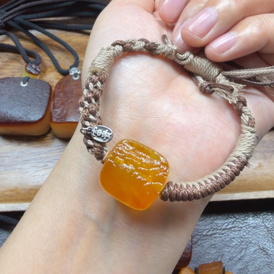 琥珀未镶嵌吊坠(赠链)