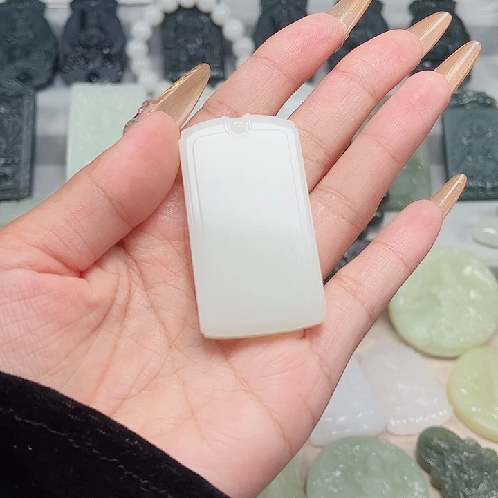 风***动颈饰未镶嵌和田玉