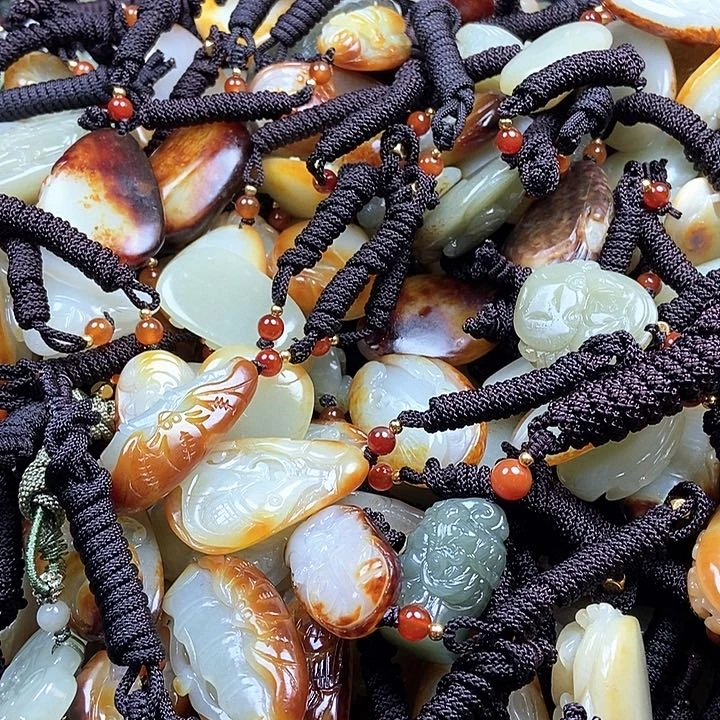 和田玉颈饰未镶嵌