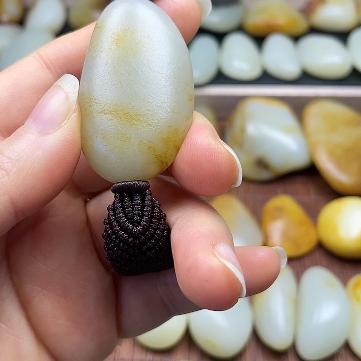 滨****和田玉未镶嵌颈饰