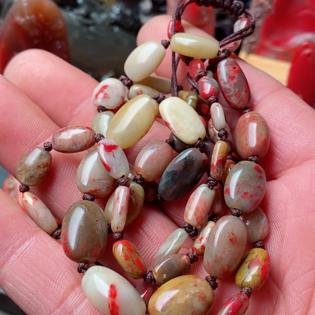 昌化鸡血石昌化鸡血石项链。软玉