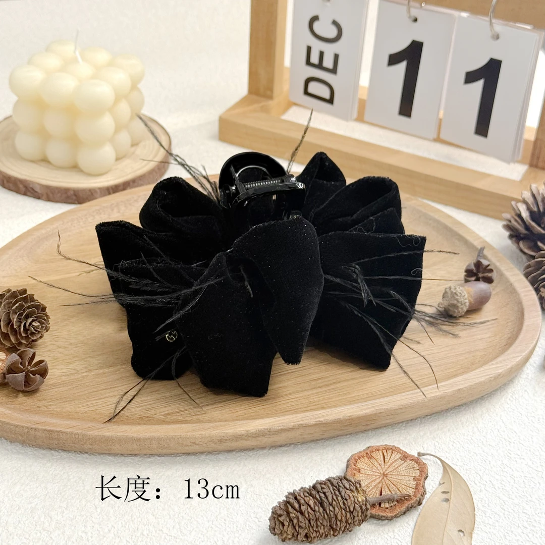 F-130黑色丝绒高级感羽毛抓夹13CM