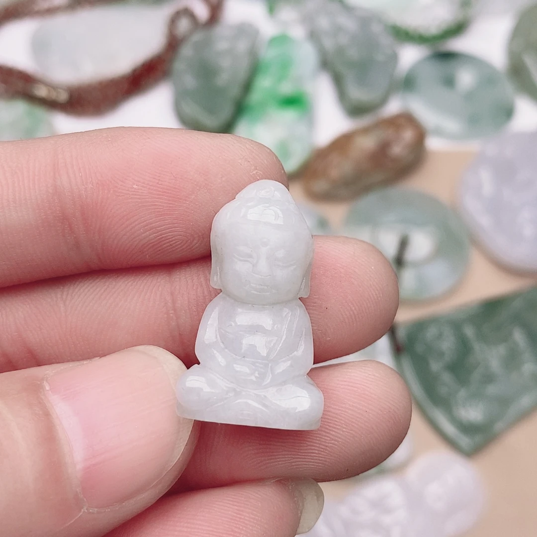 翡翠未镶嵌颈饰宝宝佛