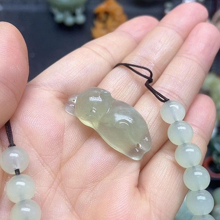 未镶嵌蛇纹石玉颈饰