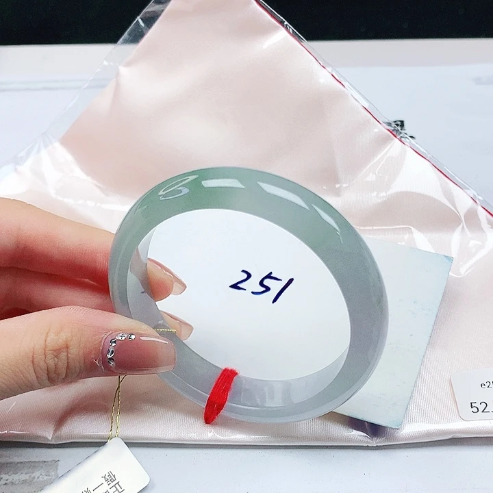 翡翠手镯未镶嵌52+