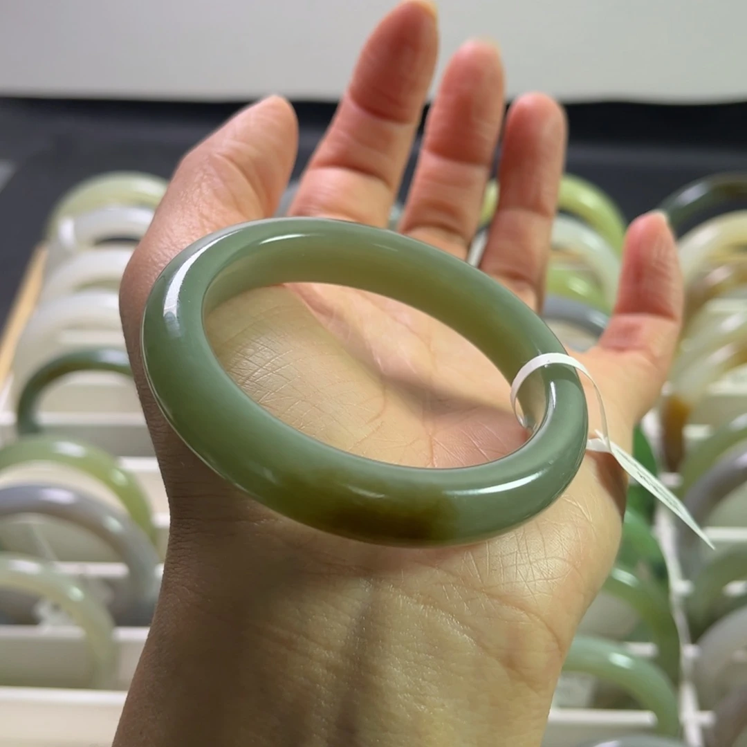 和田玉手镯52.6圈未镶嵌k****k