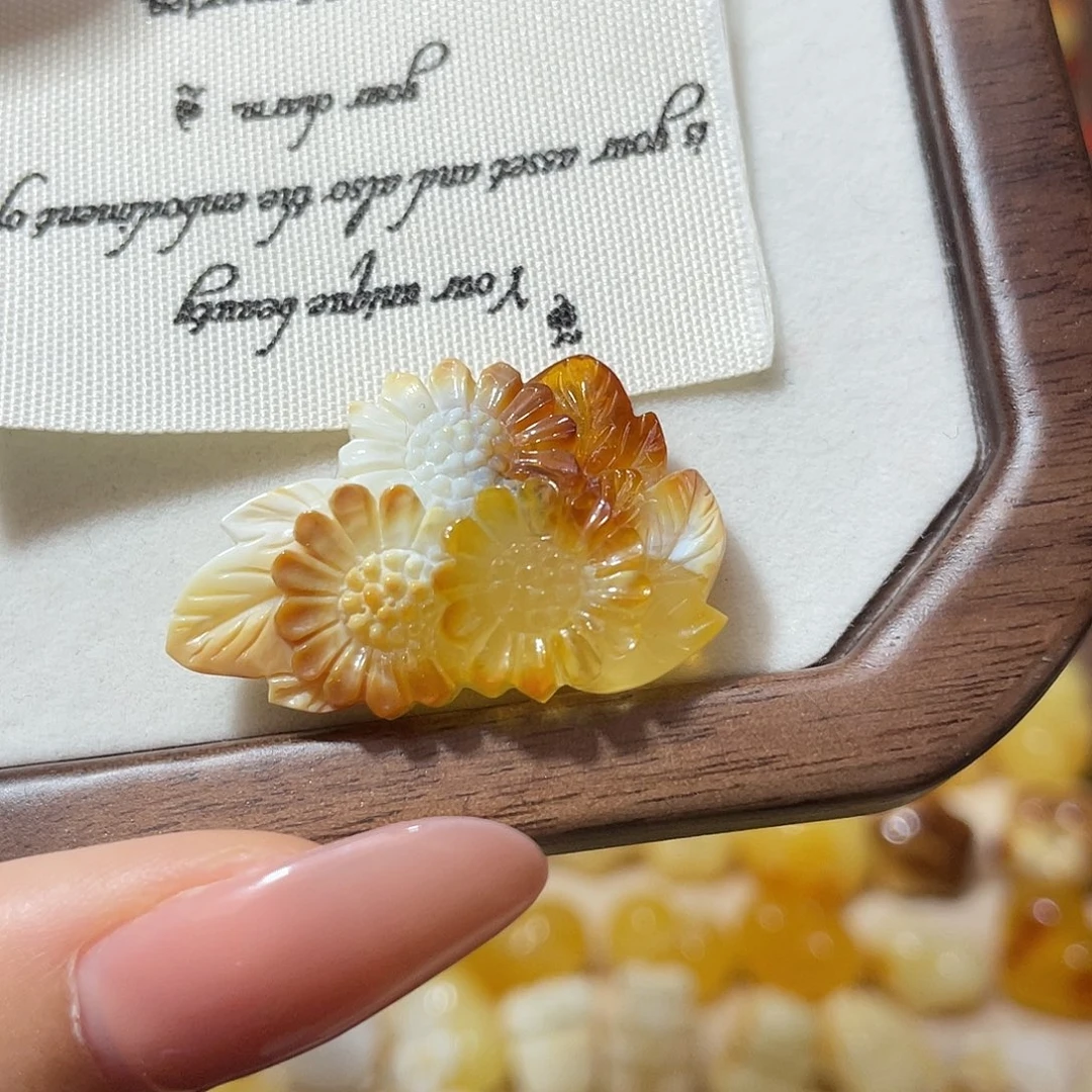 琥珀未镶嵌珠宝奇石